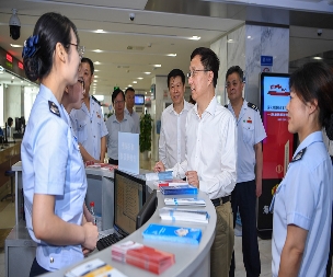 韩正在北京市调研企业减税降费情况并召开座谈会