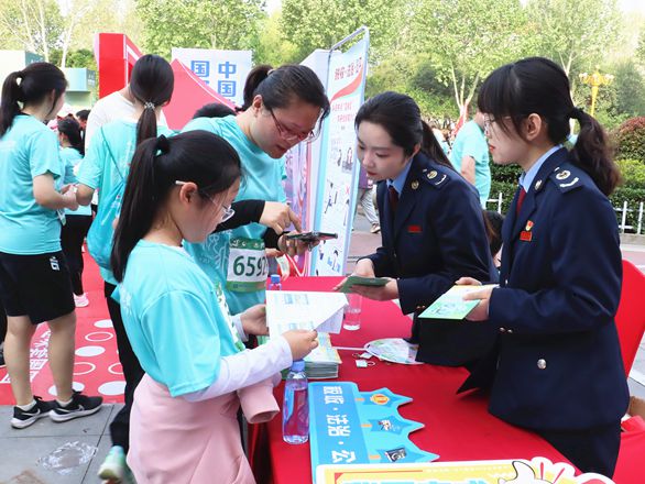 鹤壁市淇滨区税务局：“税宣驿站”搬到比赛现场 场景化宣传惠企利民