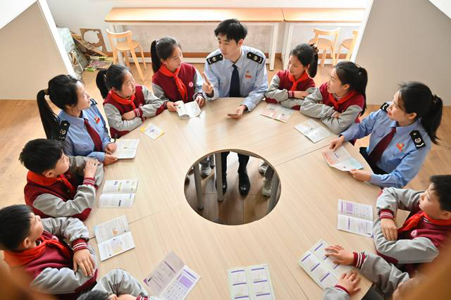 汝阳县税务局：开展“税务蓝”牵手“红领巾”青少年税法学堂活动
